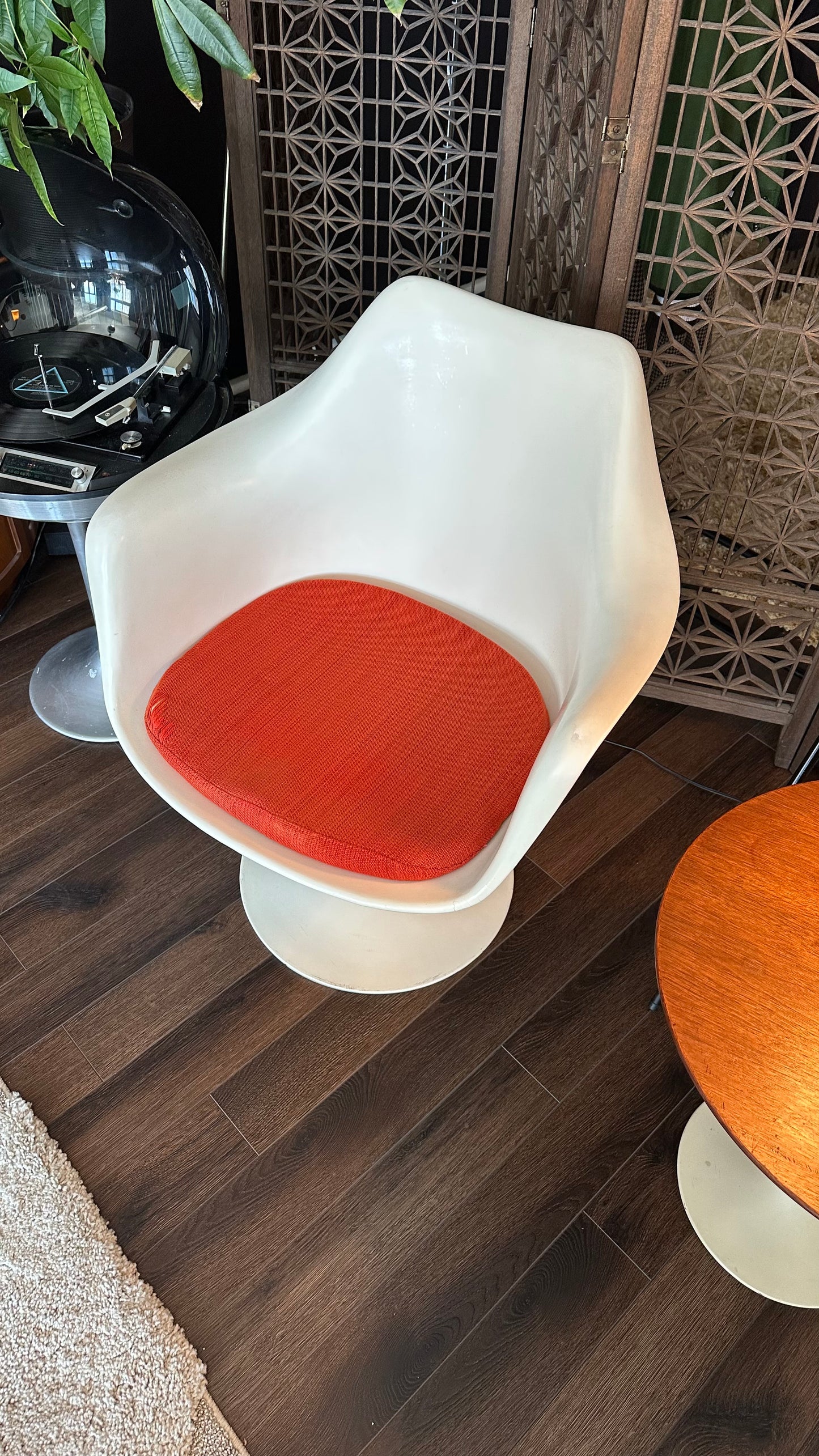 Knoll Saarinen Tulip Armchair
