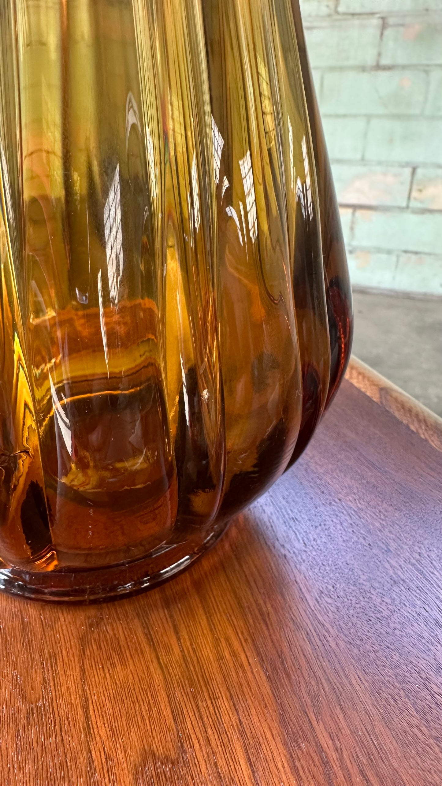 L.E. Smith Ribbed Column Amber Swung Vase