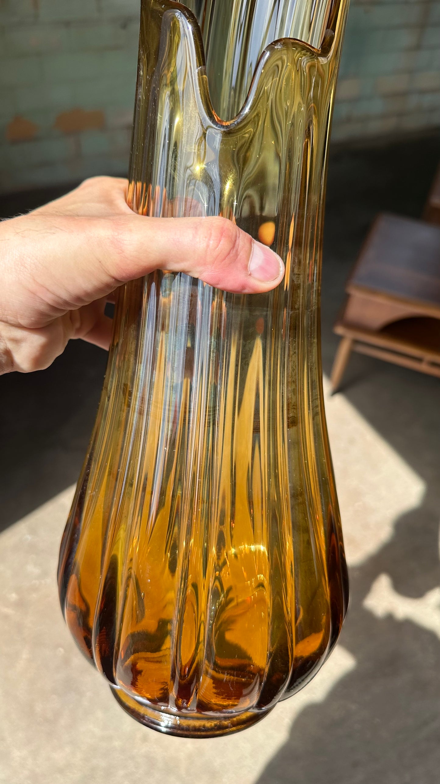 L.E. Smith Ribbed Column Amber Swung Vase