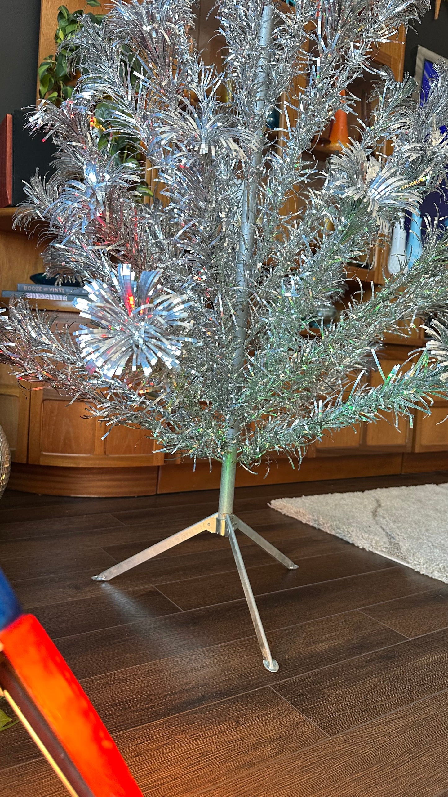Pom Pom Aluminum Christmas Tree & Color Wheel