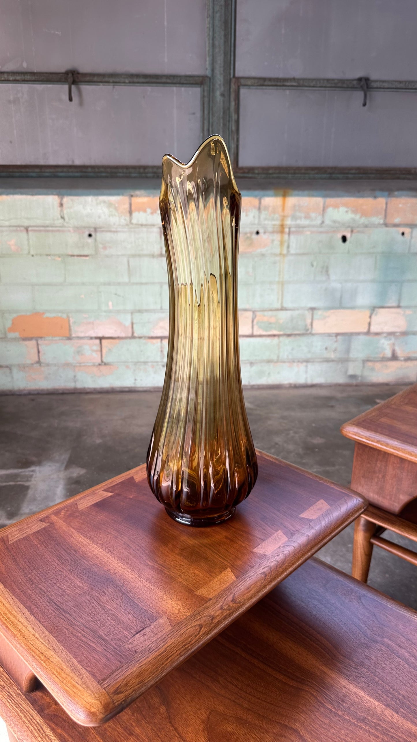 L.E. Smith Ribbed Column Amber Swung Vase