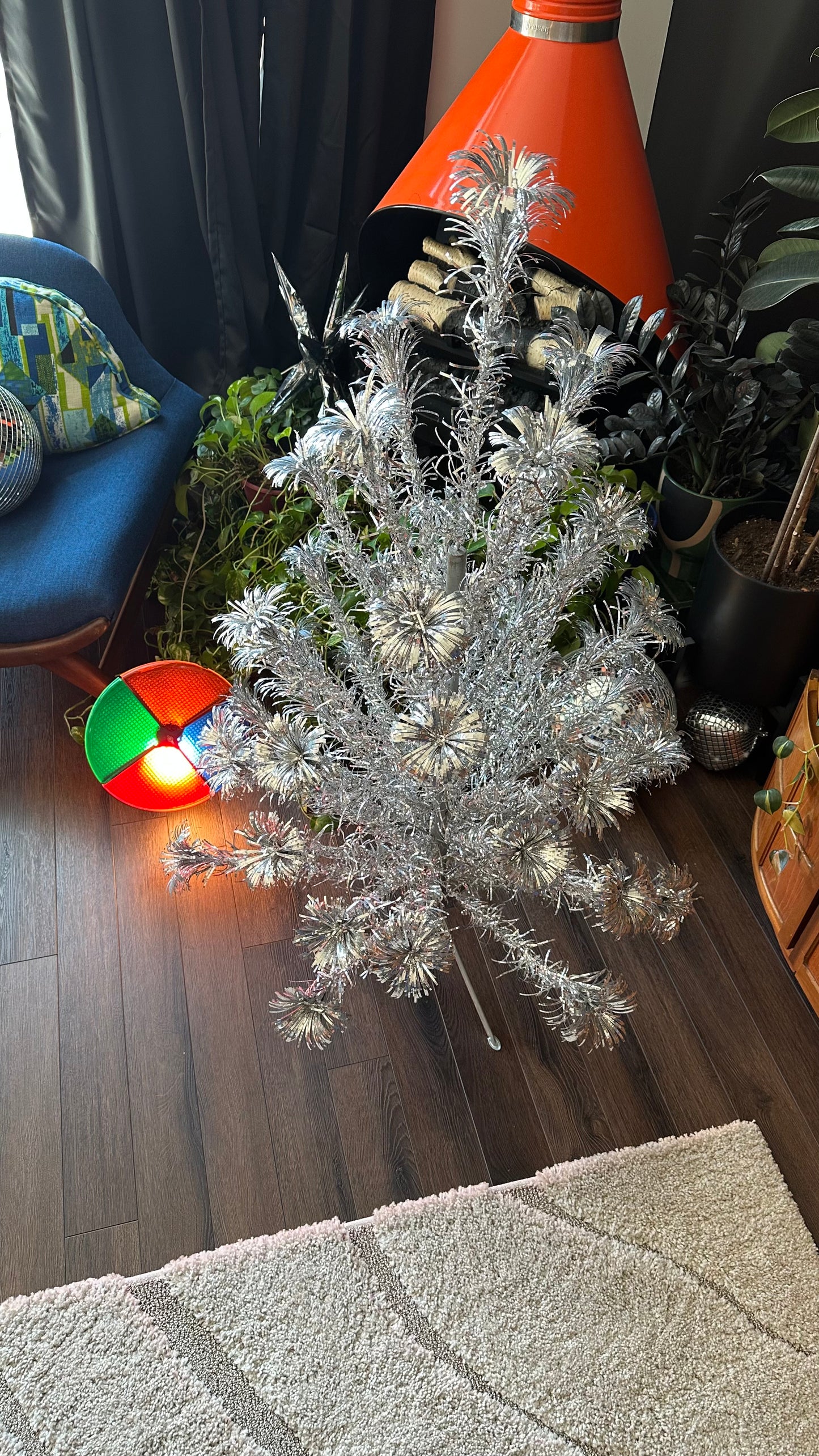 Pom Pom Aluminum Christmas Tree & Color Wheel