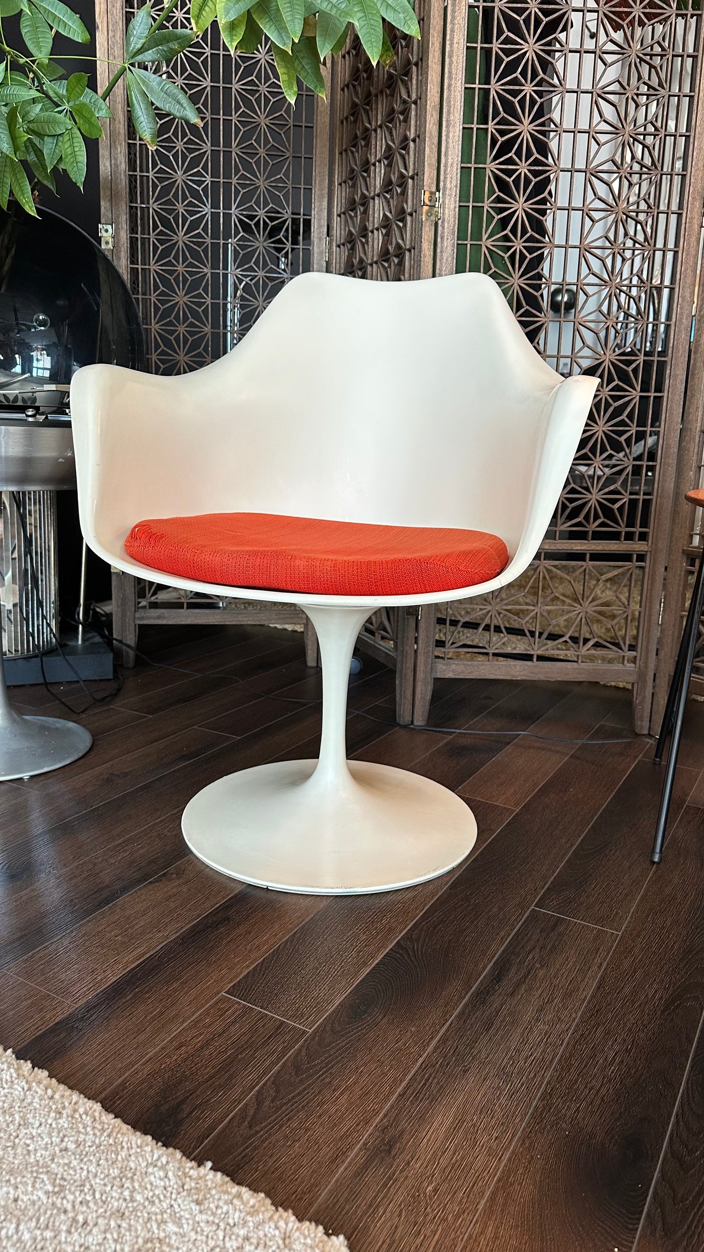Knoll Saarinen Tulip Armchair