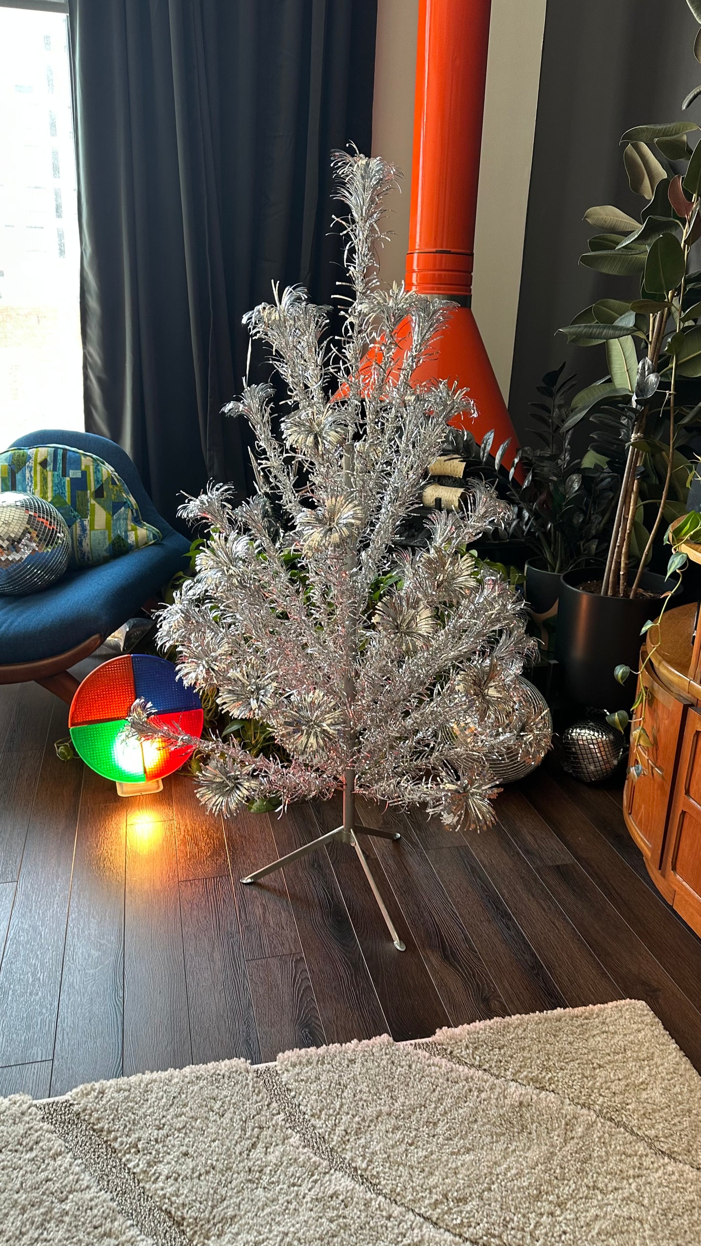 Pom Pom Aluminum Christmas Tree & Color Wheel