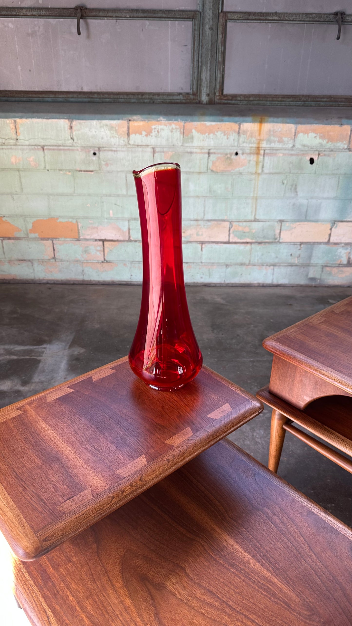 L.E. Smith Amberina Smoothie Swung Vase