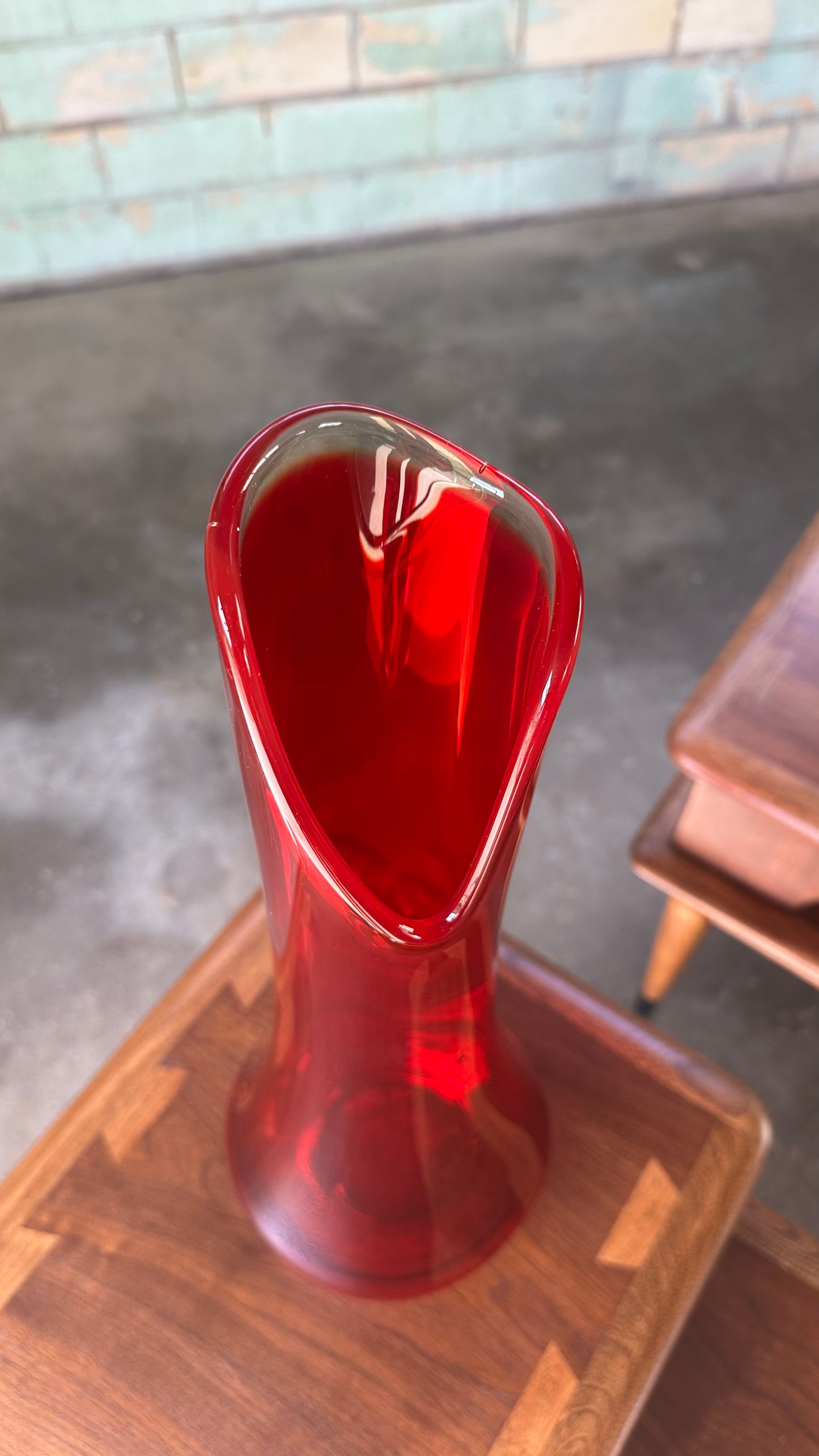 L.E. Smith Amberina Smoothie Swung Vase