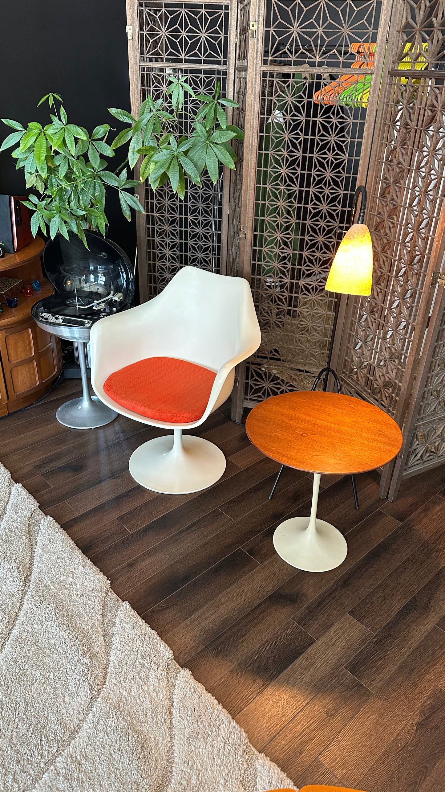 Knoll Saarinen Tulip Armchair