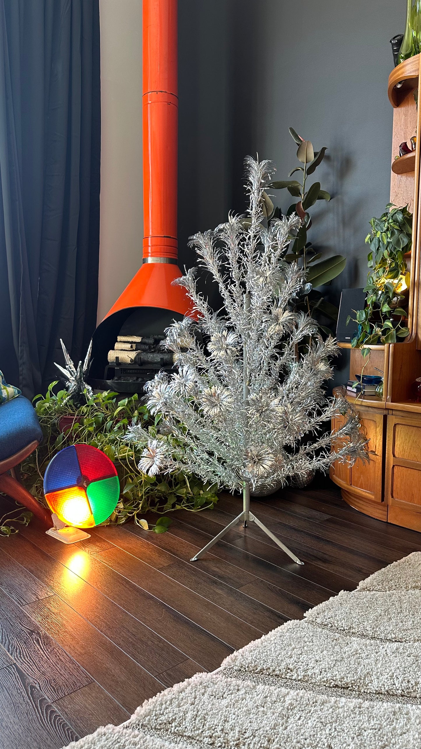 Pom Pom Aluminum Christmas Tree & Color Wheel