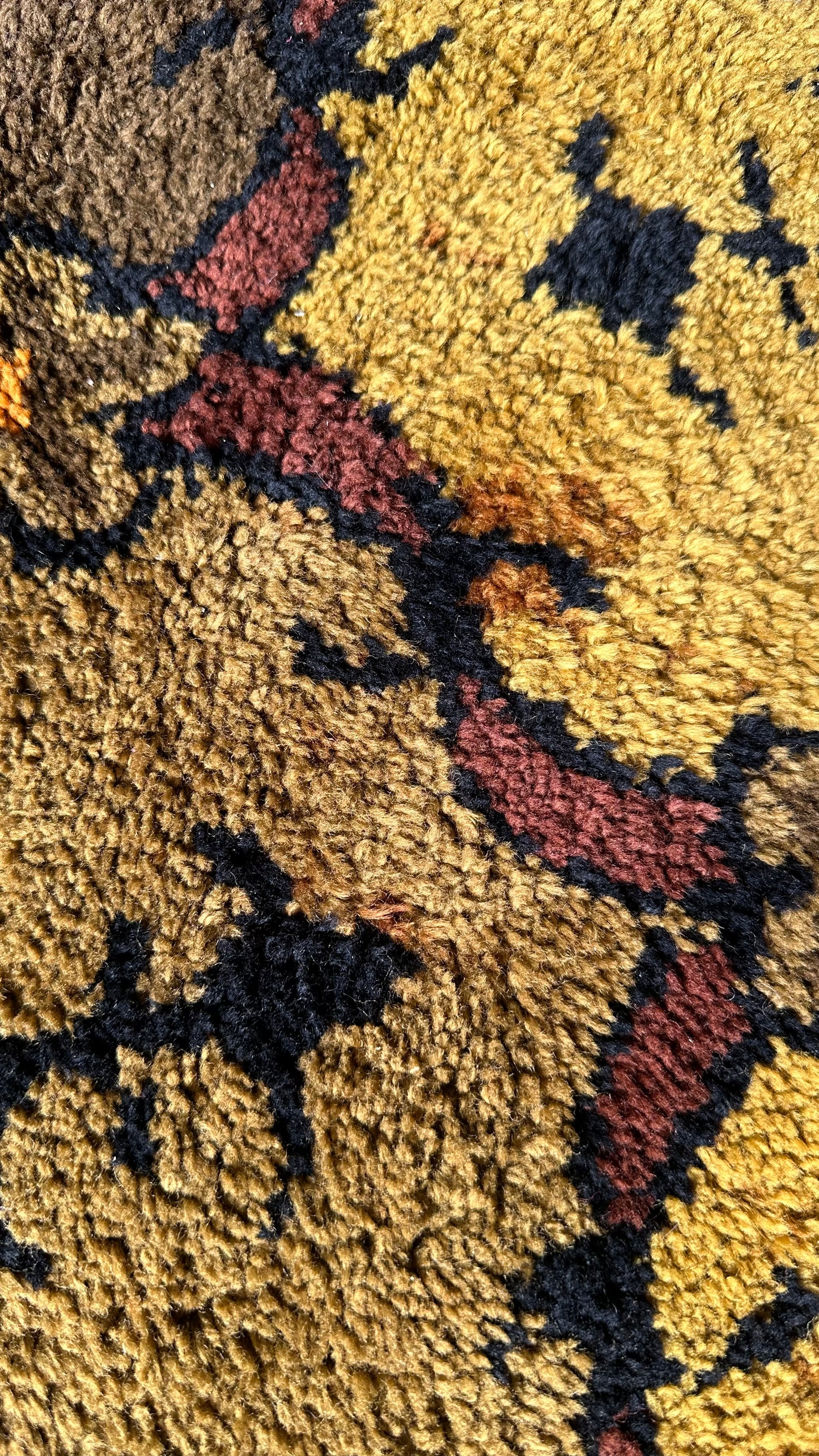 Vintage 1970s Area Rug 66β x 103β