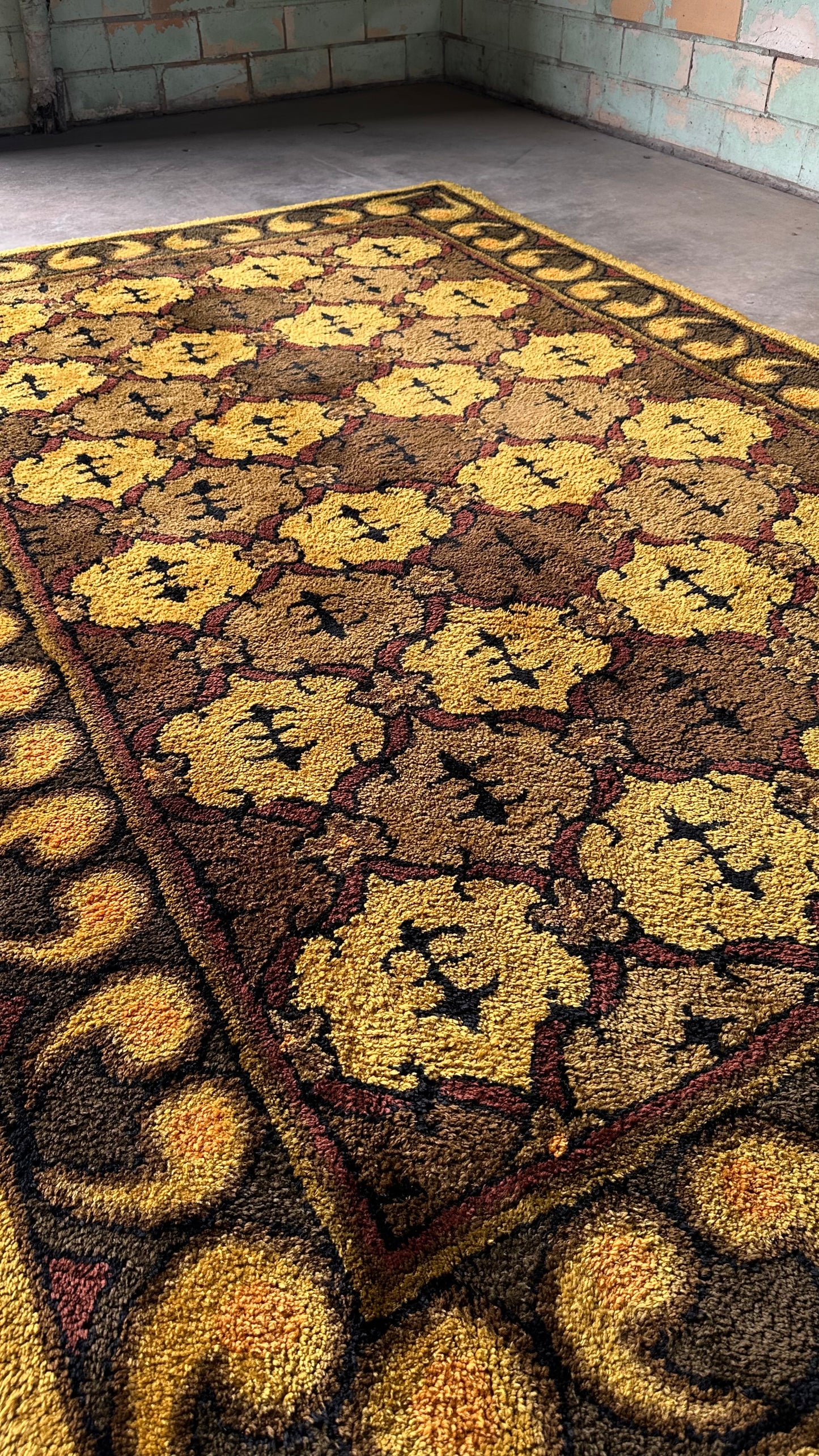 Vintage 1970s Area Rug 66β x 103β