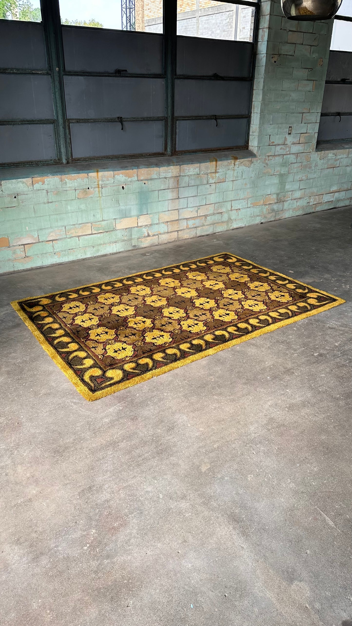 Vintage 1970s Area Rug 66β x 103β