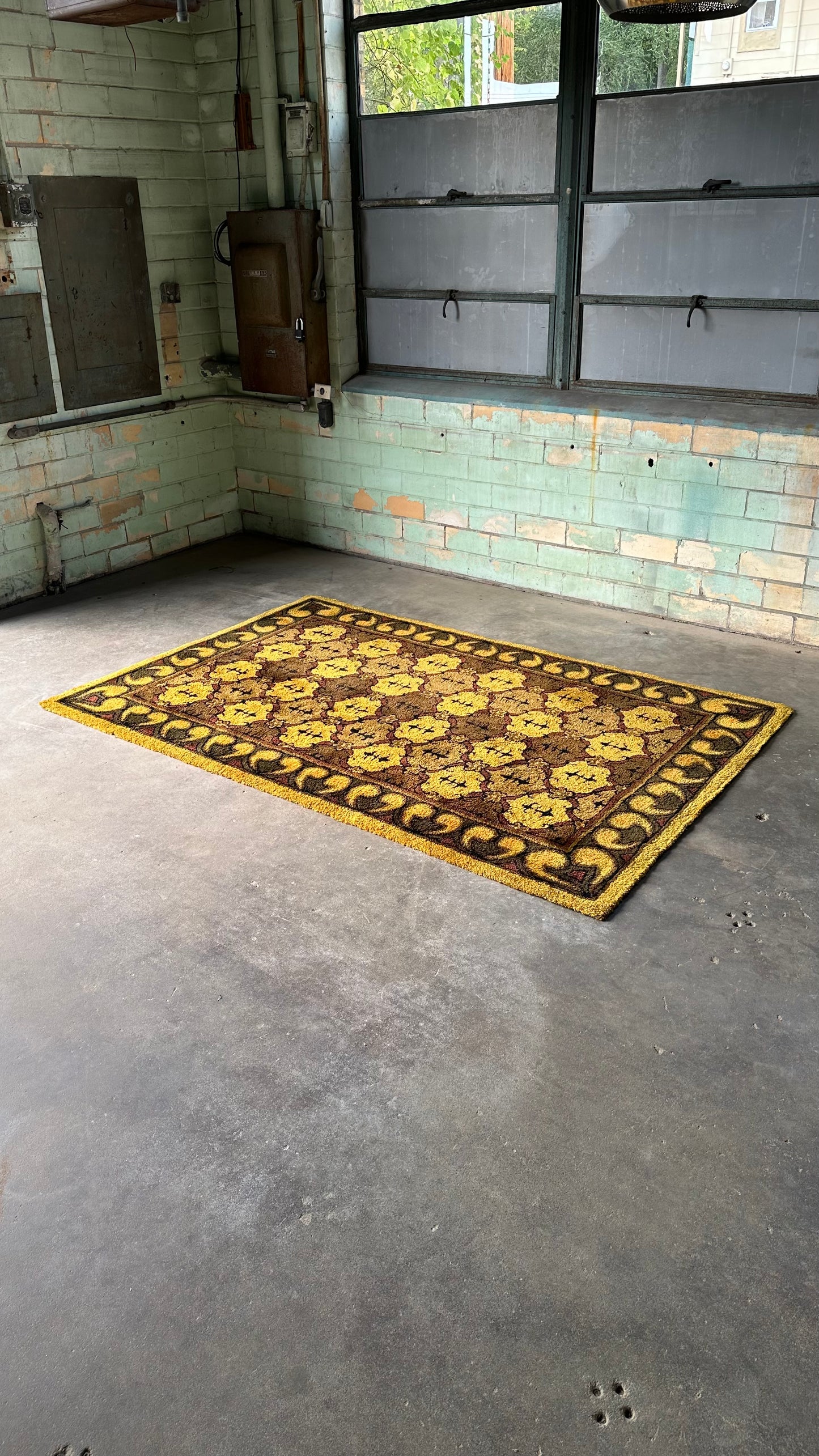 Vintage 1970s Area Rug 66β x 103β