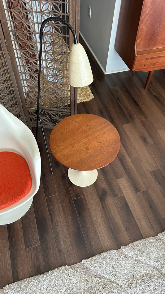 Knoll Saarinen Tulip Side Table