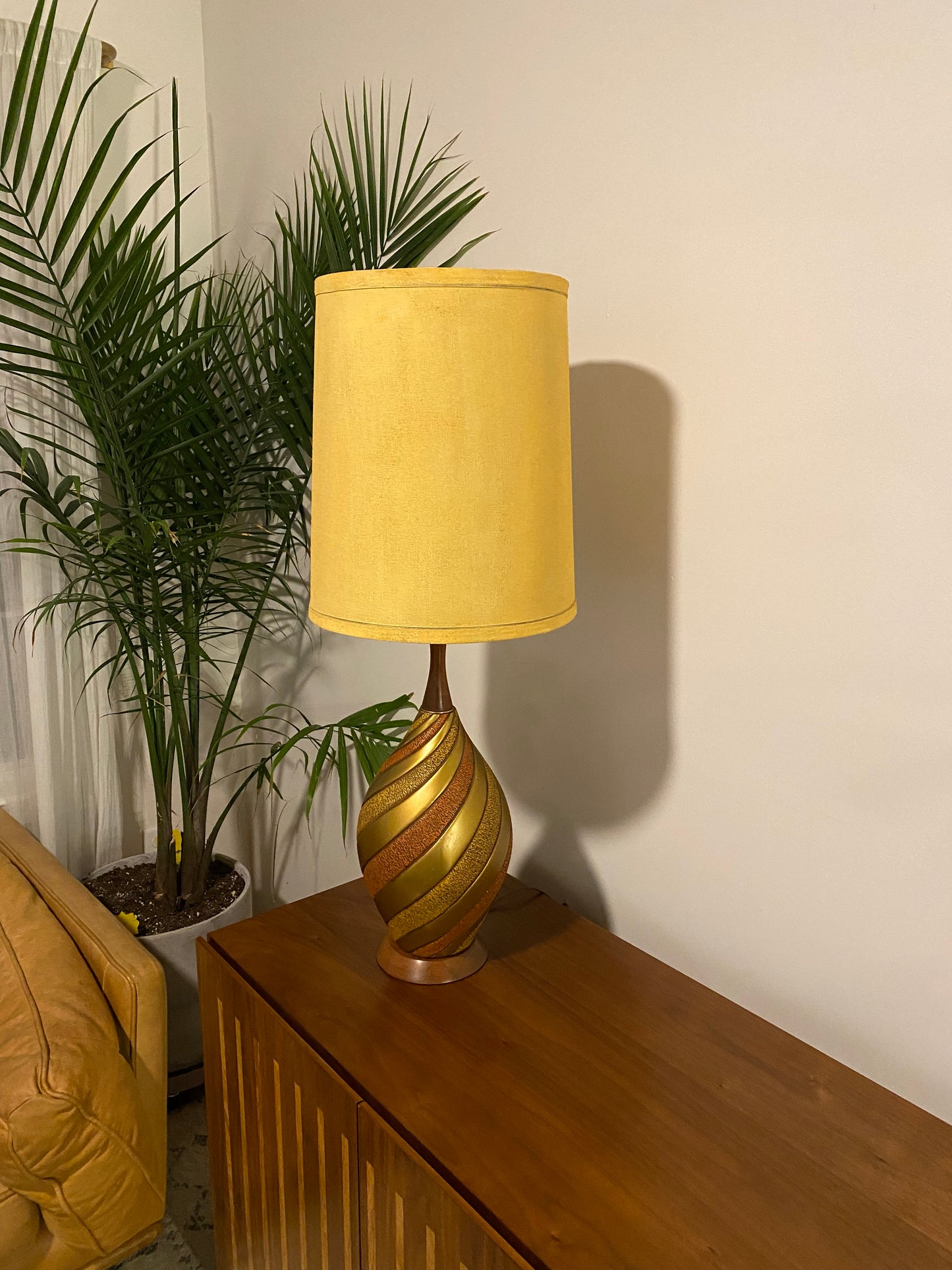 Vintage 1960s Ceramic Swirl Table Lamp